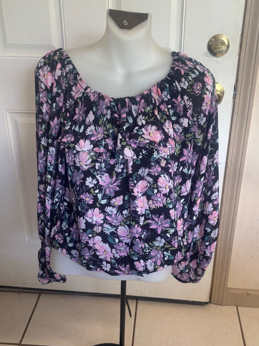 Small Vince Camuto black/purple/pink floral long sleeve off the shoulder blouse